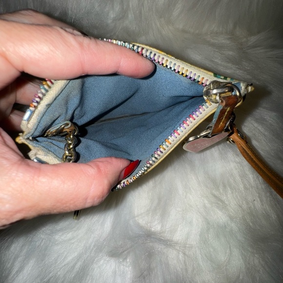 Dooney & Bourke - Picture 6 of 9